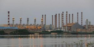 İran'ın Petrol Gelirleri 9 Yılda Yüzde 92 Eridi