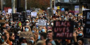 Avustralya'da Binlerce Kişi Irkçılık ve Ayırımcılığı Protesto Etti