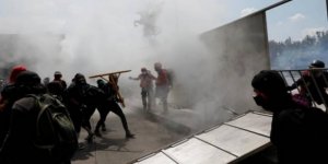 Meksika'da Protestocular Kamu Binalarını Ateşe Verdi