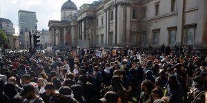 Londra'da Aşırı Sağ ve Irkçılık Karşıtı Göstericiler Arasında Çatışma Çıktı