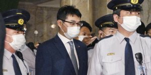 Japonya'da Eski Adalet Bakanı Kawai ve Eşi Gözaltına Alındı