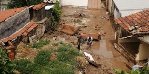 Manisa'da Sel Nedeniyle 2 Ev Yıkıldı