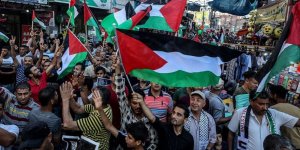 Filistinli Gruplar Gazze'de Siyonist İsrail'in 'İlhak' Planına Karşı Yürüdü