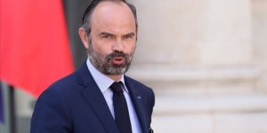 Fransa Başbakanı Philippe İstifa Etti