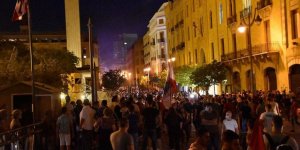 Beyrut'ta gösteriler artarak devam ediyor
