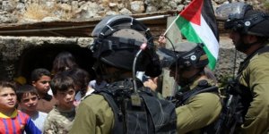 Siyonistlerden 2 Filistinli çocuğa işkence!