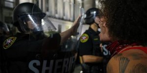 ABD'de polis şiddetine karşı protestoların sürdüğü Wisconsin'de acil durum ilan edildi