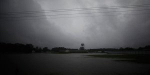 Laura kasırgası ABD'de 3 kişinin ölümüne neden oldu