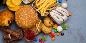 Aşırı işlenmiş gıdalar yaşlanmayı hızlandırıyor