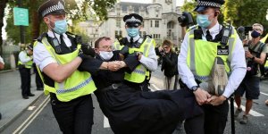Londra'da 90 çevreci protestocu gözaltına alındı