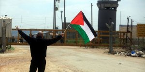 Siyonist İsrail güçleri Filistinli tutsaklara saldırdı