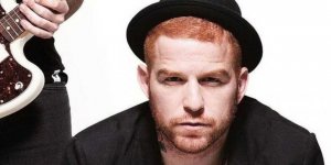 Müfsid bir şarkıcının ırkçı paylaşımlarına suç duyurusu