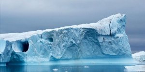 İklim değişikliği nedeniyle Grönland’da büyük bir buzul parçalandı