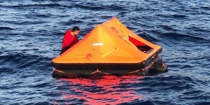 Muğla'da Türkiye kara sularına itilen 11 göçmen kurtarıldı
