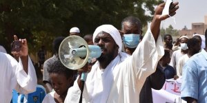 Sudan'da İsrail ile normalleşme ve dini konulardaki reformlar protesto edildi