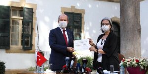 KKTC'de yeni Cumhurbaşkanı Ersin Tatar mazbatasını aldı
