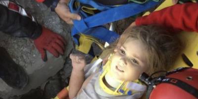 91 saat sonra enkazdan çıkartılan Ayda bebek tekbirlerle karşılandı