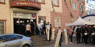 HDP binasında ele geçirilen ajandadan birçok saldırının faiilleri ve yakınlarının bilgileri çıktı
