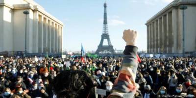 AB Komisyonu'ndan Fransa'ya basın özgürlüğü uyarısı