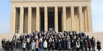 AK Partili kadınlar her şeye rağmen Anıtkabir ziyaretini aksatmıyor!