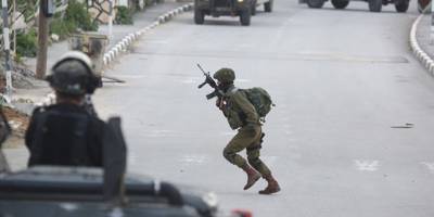 İşgalciler Batı Şeria'daki kontrol noktasında 70 Filistinli işçiyi gözaltına aldı