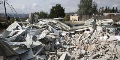 Siyonist İsrail, Filistinli ailelere evlerini kendi elleriyle yıktırdı