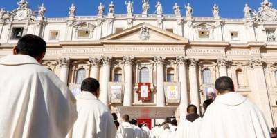 Vatikan'ın eski Paris Büyükelçisine 'cinsel saldırıdan' hapis cezası