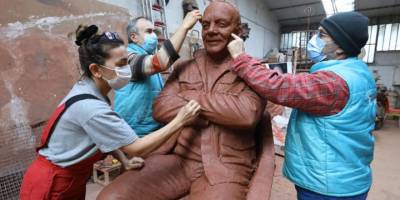 İzmir Özgür-Der'den Bekir Coşkun heykeli dikilmesine tepki