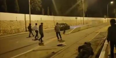 Aşırı sağcı İsrailliler, Filistinlilerin bulunduğu araca saldırdı