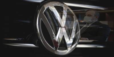 Bakan Varank: 'Volkswagen siyasi karar alarak kendi yatırımcısını aldattı'