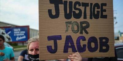 ABD'de Siyahi Blake'i sırtından vurarak felç eden polislerin davası düşürüldü