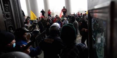 Facebook Trump'ın hesabını ABD Kongresi baskınının ardından süresiz engelledi