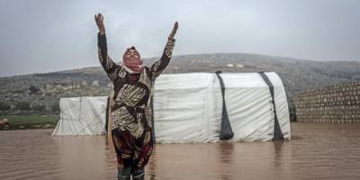 Çadırları sular altında kalan 50 bin İdlibli kardeşimizin çaresizliği yürek dağlıyor