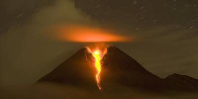 Endonezya'da Merapi Yanardağı'nda patlama