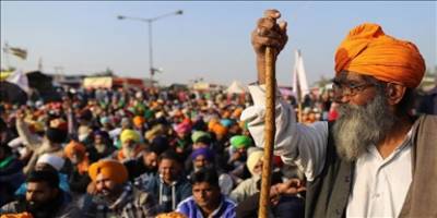 Hindistan'da protestocu çiftçiler kara yollarını trafiğe kapattı