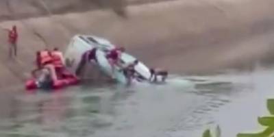 Hindistan'da yolcu otobüsü su kanalına düştü: 40 ölü