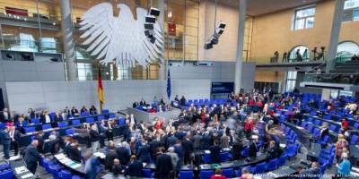 Almanya'da milletvekili maaşları düşüyor