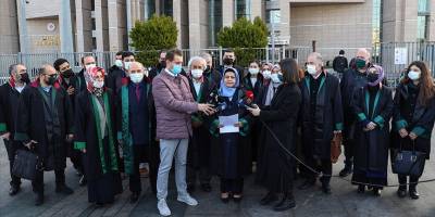 Avukatlardan 28 Şubat'ın yıl dönümü için İstanbul Adliyesi önünde basın açıklaması