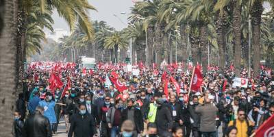 Tunus'ta Nahda’nın yürüyüş çağrısıyla binlerce kişi sokağa indi