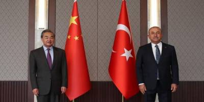 Soykırımcı Çin Dışişleri Bakanı’nın Türkiye’ye gelmesi protesto edildi!