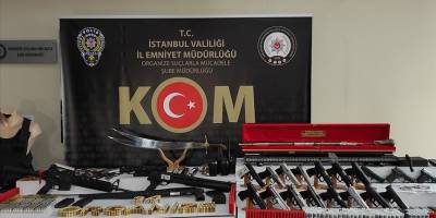 Sedat Peker'in elebaşı olduğu belirtilen suç örgütüne yönelik operasyonda ele geçirilenler sergilendi