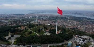 İstanbul'un her yerinden görünecek bayrak fetişizmi