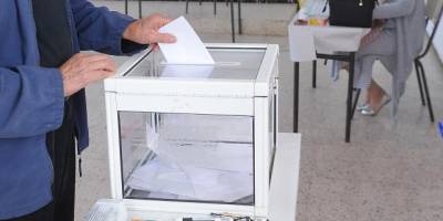 Cezayir'deki kayıtlı seçmenlerin yüzde 30'u oy kullandı