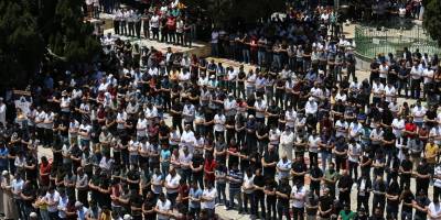 Mescid-i Aksa'da ramazan ayının üçüncü cumasına 60 bin kişi katıldı