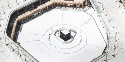 Kabe ve Mescid-i Nebevi'de sosyal mesafe geri getirildi