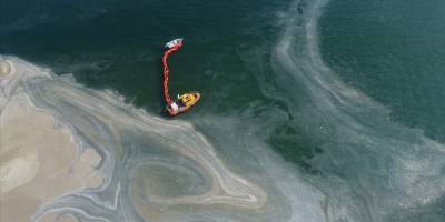 Marmara Denizi'nden 3 günde toplam 733 metreküp müsilaj temizlendi