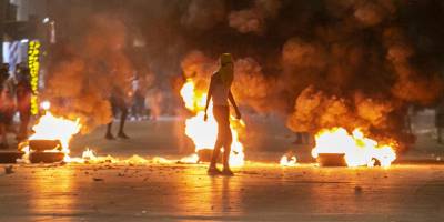 Tunus'ta gözaltına alınan genç öldü, sokaklar karıştı