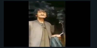 Pedofili ile suçlanan Afgan milisten komedyen çıkarmak