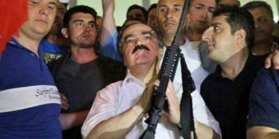 Eski Sakarya valisi Hüseyin Avni Coş vefat etti