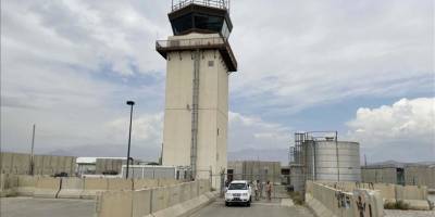 Binlerce mahkumun bulunduğu Bagram Üssü'nde Afgan askerleri Taliban'a teslim oldu